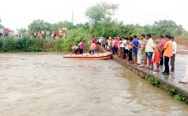 भटलो का रपटा पार कर रहे दो बालक बहे, लेकिन बच गए