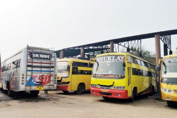 परिवहन विभाग को कोर्ट ने दिया झटका, अब परिवहन विभाग दे रहा है यात्रियों को झटका एक झटके में खड़ी हो गई 400 यात्री बसे !