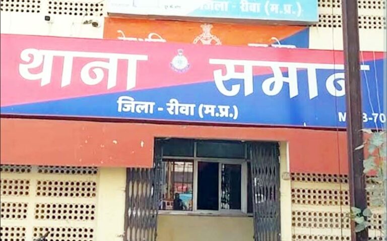 समान थाने का एक वीडियो ऐसा हुआ वायरल, कि मच गया चारों ओर हडक़ंप, मुंशी ने कहा- तेरी इतनी हिम्मत… मैं यही जमीन खनकर गड़वा दूंगा
