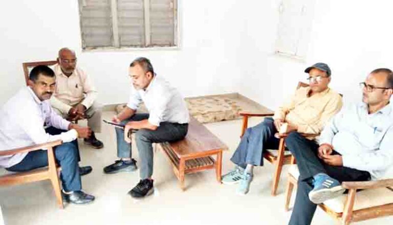 एक हजार की रिश्वत लेते धरा गए पटवारी