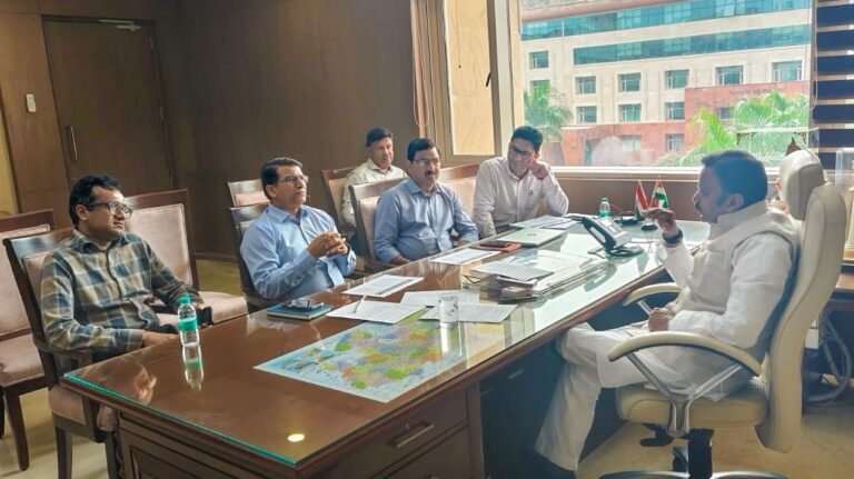 रीवा में विमानन सेवाओं के विस्तार और सुदृढ़ीकरण कार्यों की उप मुख्यमंत्री श्री शुक्ल ने की समीक्षा