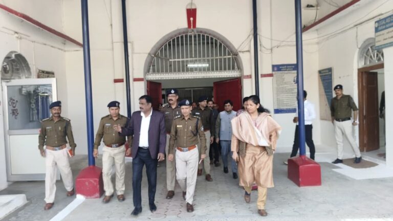 बोर्ड ऑफ विजिटर्स के सदस्यों द्वारा केन्द्रीय जेल का किया गया औचक निरीक्षण