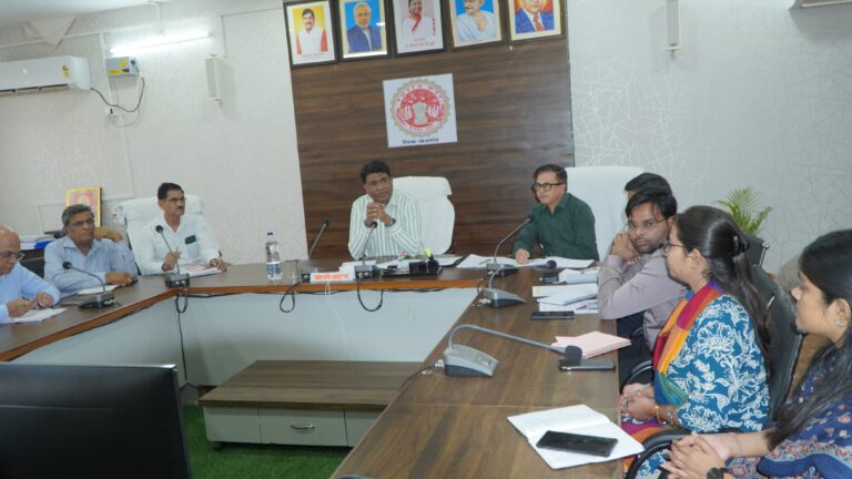 सीएम हेल्पलाइन की ‘नॉन-अटेंडिंग’ शिकायतों पर अधिकारियों की जिम्मेदारी होगी तय – कलेक्टर
