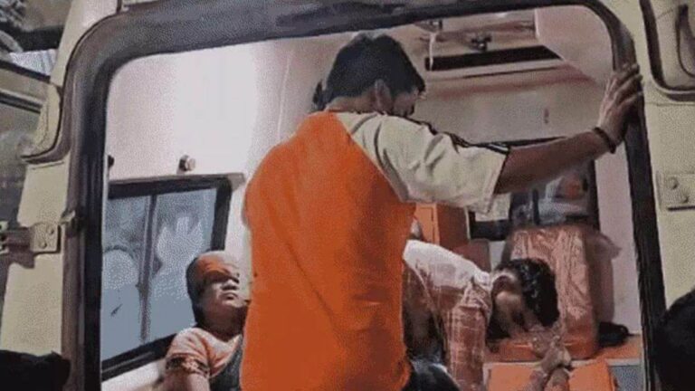 सीएम के कार्यक्रम से लौट रही बस की ट्रक से टक्कर, 10 की मौत, 20 से अधिक यात्री गंभीर रूप से घायल