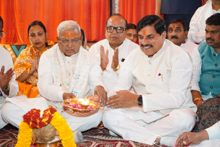 राज्यपाल और मुख्यमंत्री ने उज्जैन में विकास कार्यों का किया भूमि-पूजन, गीता मानव कल्याण का सर्वकालिक मार्गदर्शक ग्रंथ : राज्यपाल