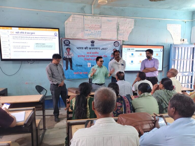 जनगणना अधिकारी ने जनगणना प्रशिक्षण का किया अवलोकन