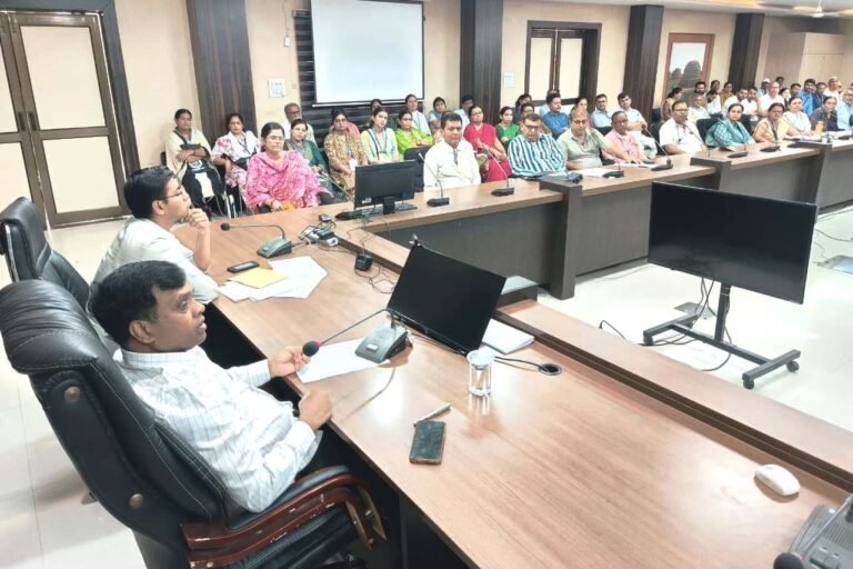 राष्ट्रीय महत्व के जनगणना कार्य को सर्वोच्च प्राथमिकता दें – कलेक्टर