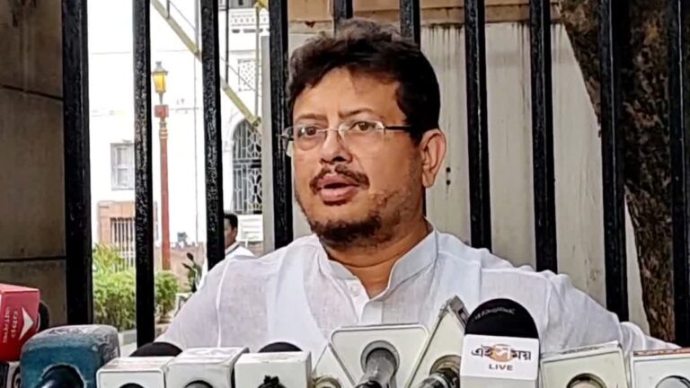 ममता बनर्जी की पार्टी में बड़ी टूट