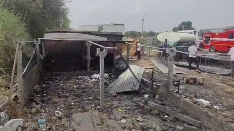 गुजरात में अवैध पटाखा फैक्ट्री में ब्लास्ट, नौ की मौत, 15 गंभीर रूप से घायल