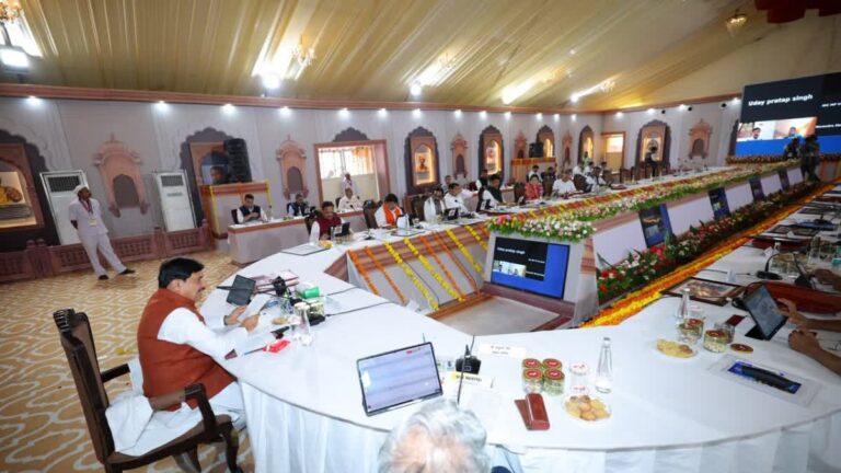 कांग्रेस के नेताओं को एक देश एक निशान पर हमेशा दुविधा रहती है :मुख्यमंत्री