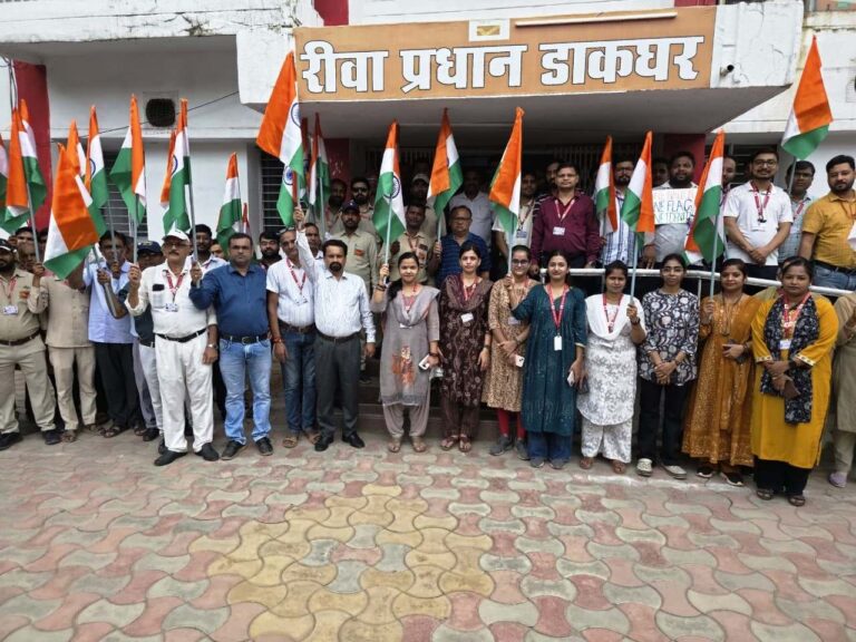 हर घर तिरंगा अभियान में पोस्ट आफिस ने निकाली तिरंगा यात्रा