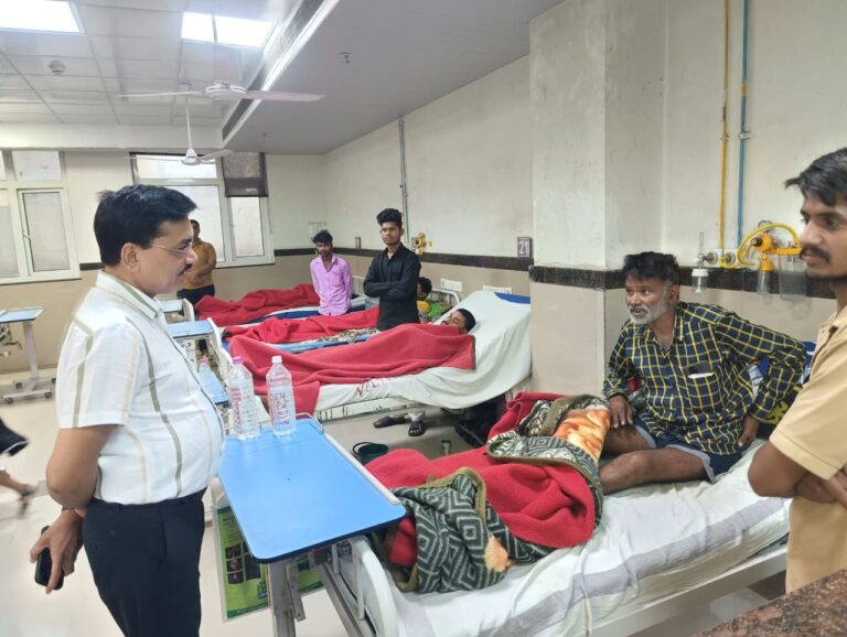 कमिश्नर ने सुपर स्पेशलिटी अस्पताल का किया निरीक्षण