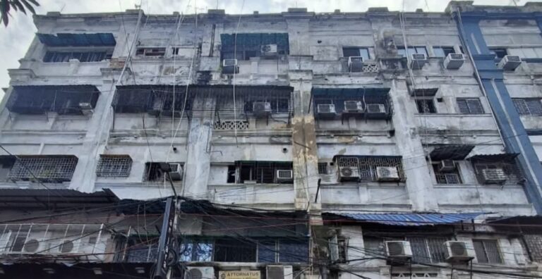 कोलकाता की पांच मंजिला बिल्डिंग में आग, 9 मौतें:इनमें कुछ बांग्लादेशी नागरिक; इमारत में कई होटल, अब तक 80 का रेस्क्यू, 6 घायल