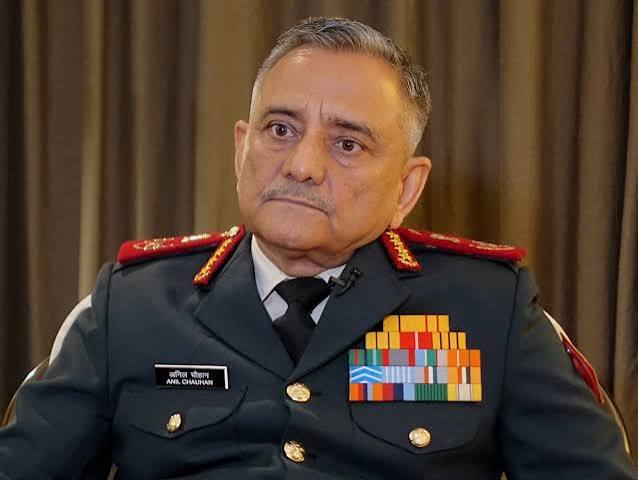 राजनीति और युद्ध एक दूसरे के पूरक:जनरल चौहान