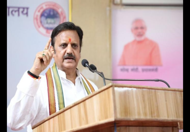 रीवा में रक्तदान से दिया सेवा का संदेश, उपमुख्यमंत्री राजेंद्र शुक्ल ने की युवाओं से खास अपील