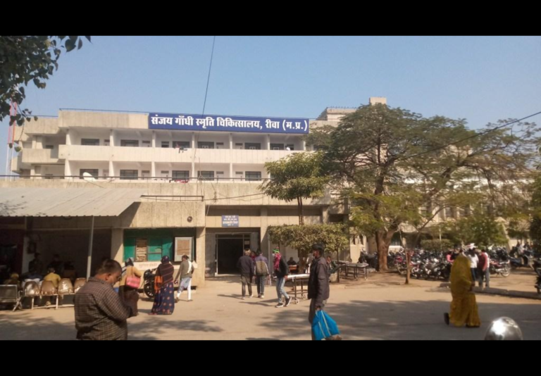 रीवा में इलाज में लापरवाही पर बड़ी कार्रवाई, डॉक्टर की सेवा समाप्त और ड्रग इंस्पेक्टर निलंबित